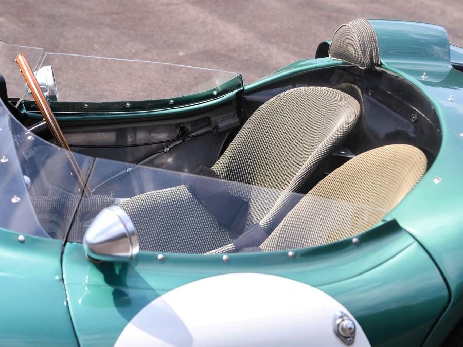 Интерьер Aston Martin DBR1 (001) 1956 года  (фото 11 из 52)